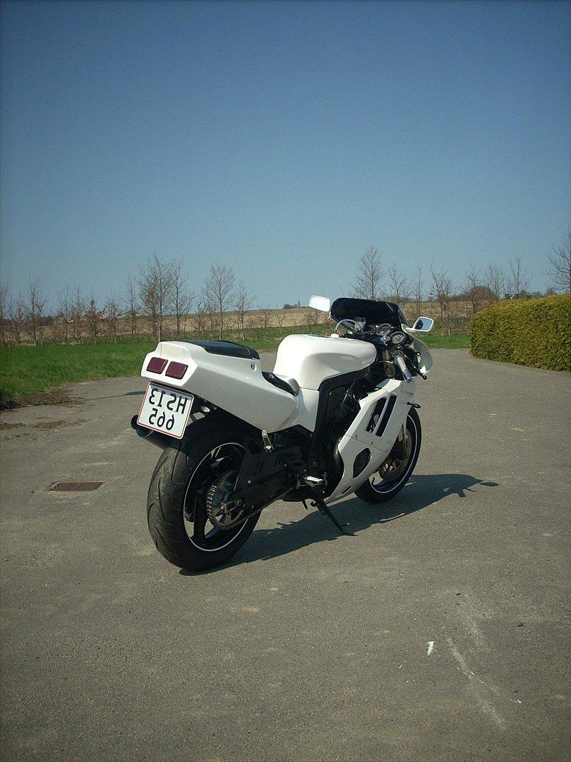 Suzuki GSXR 400 billede 9