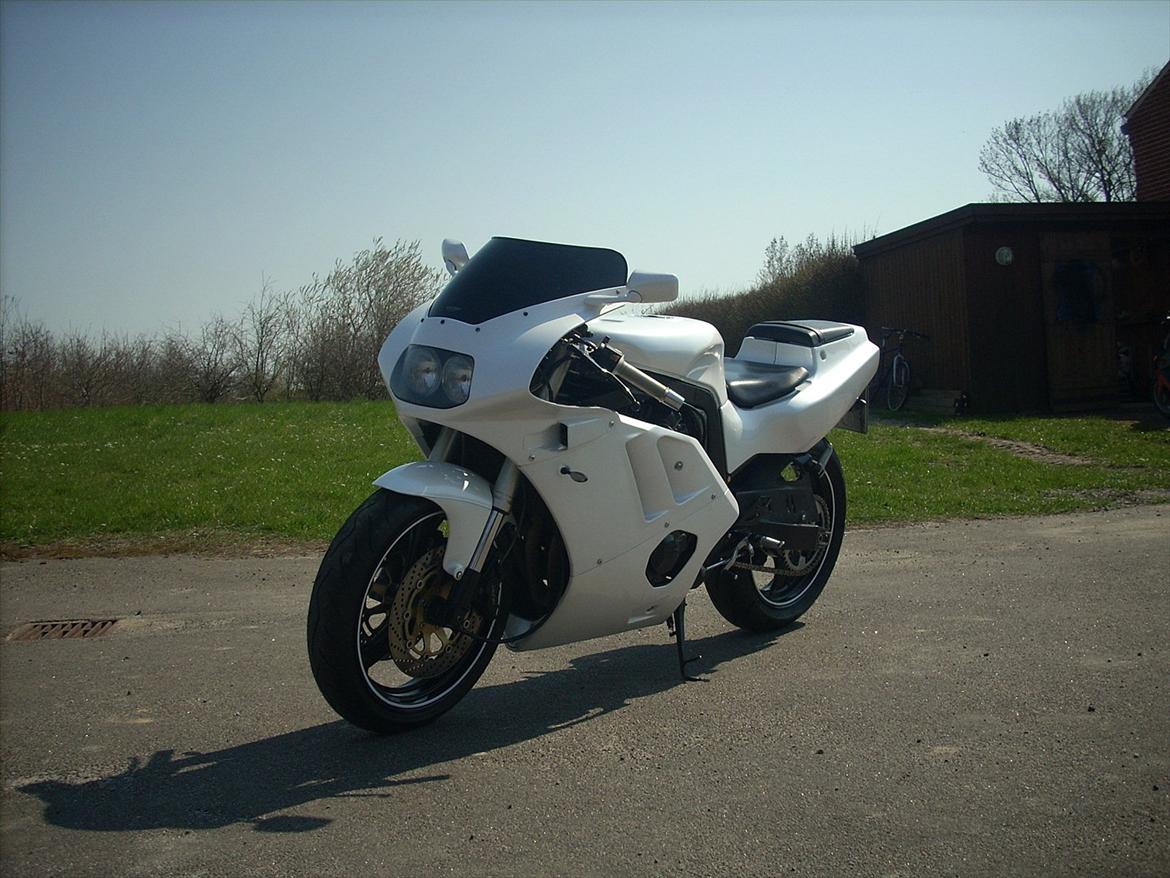Suzuki GSXR 400 billede 12