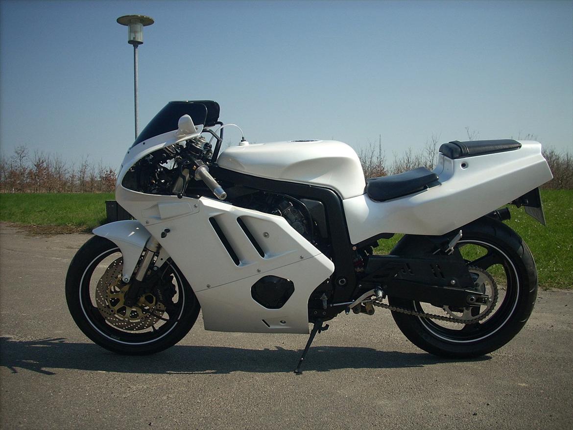 Suzuki GSXR 400 billede 13