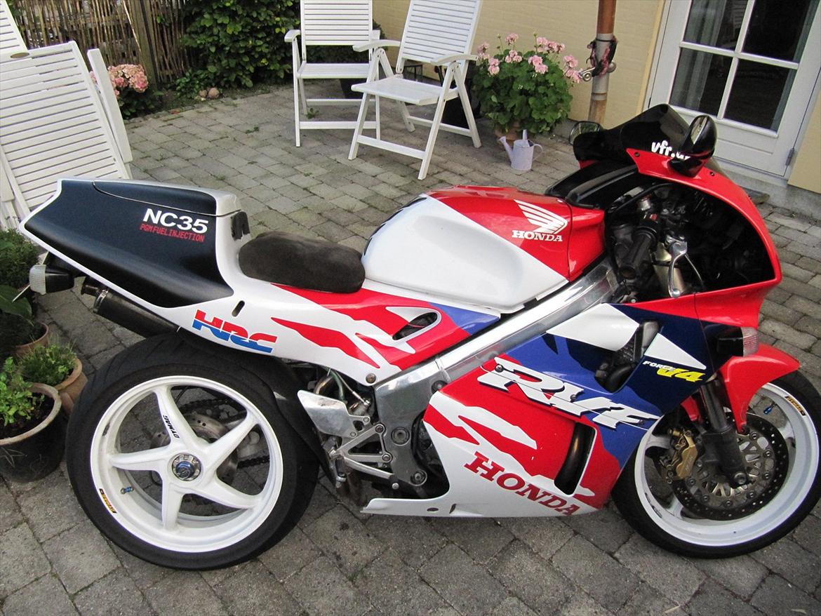 Honda rvf 400 billede 1