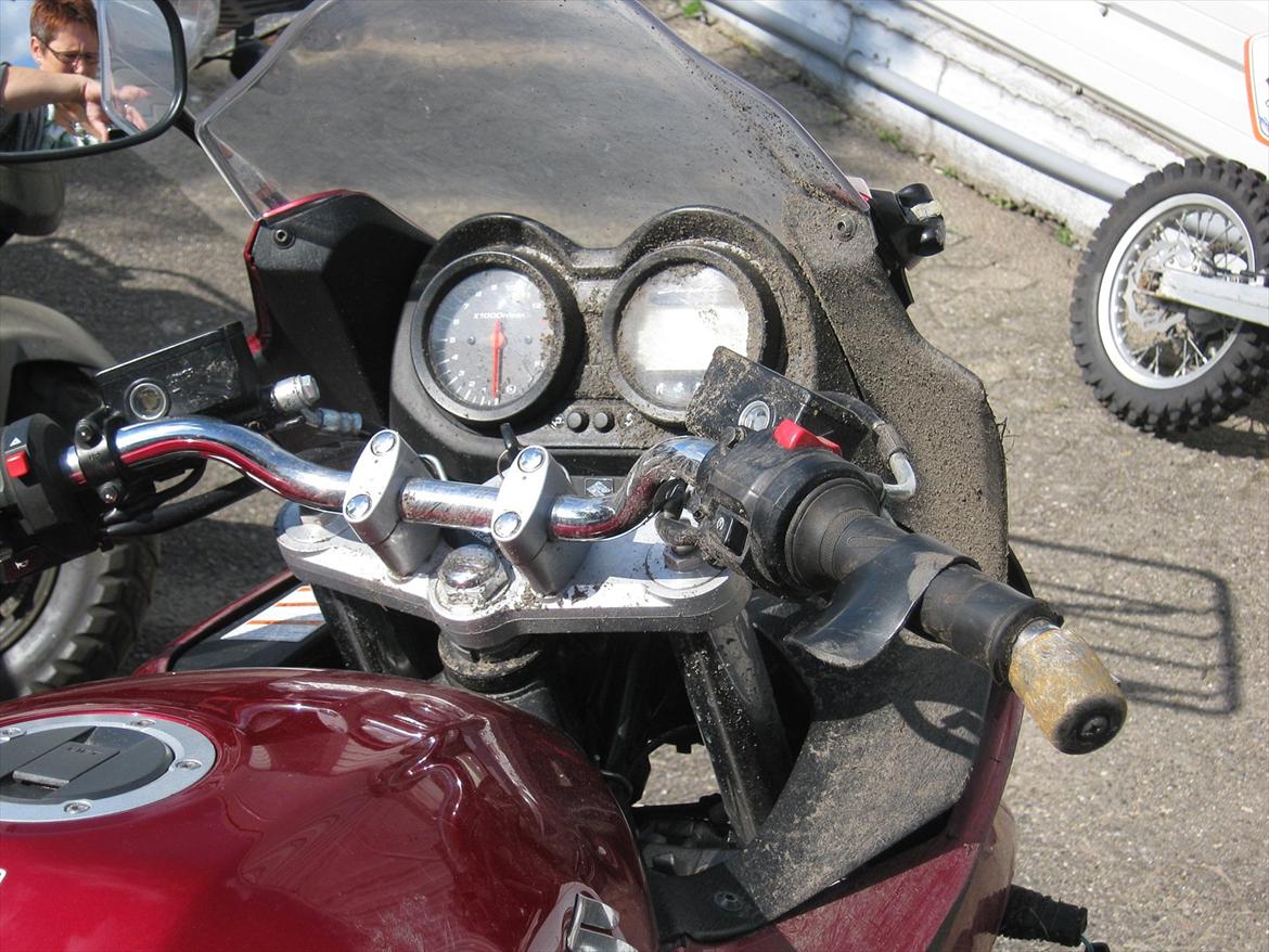 Suzuki GSF 650 Bandit ( Smadret ) - Instrument bord, med jord og skidt billede 13