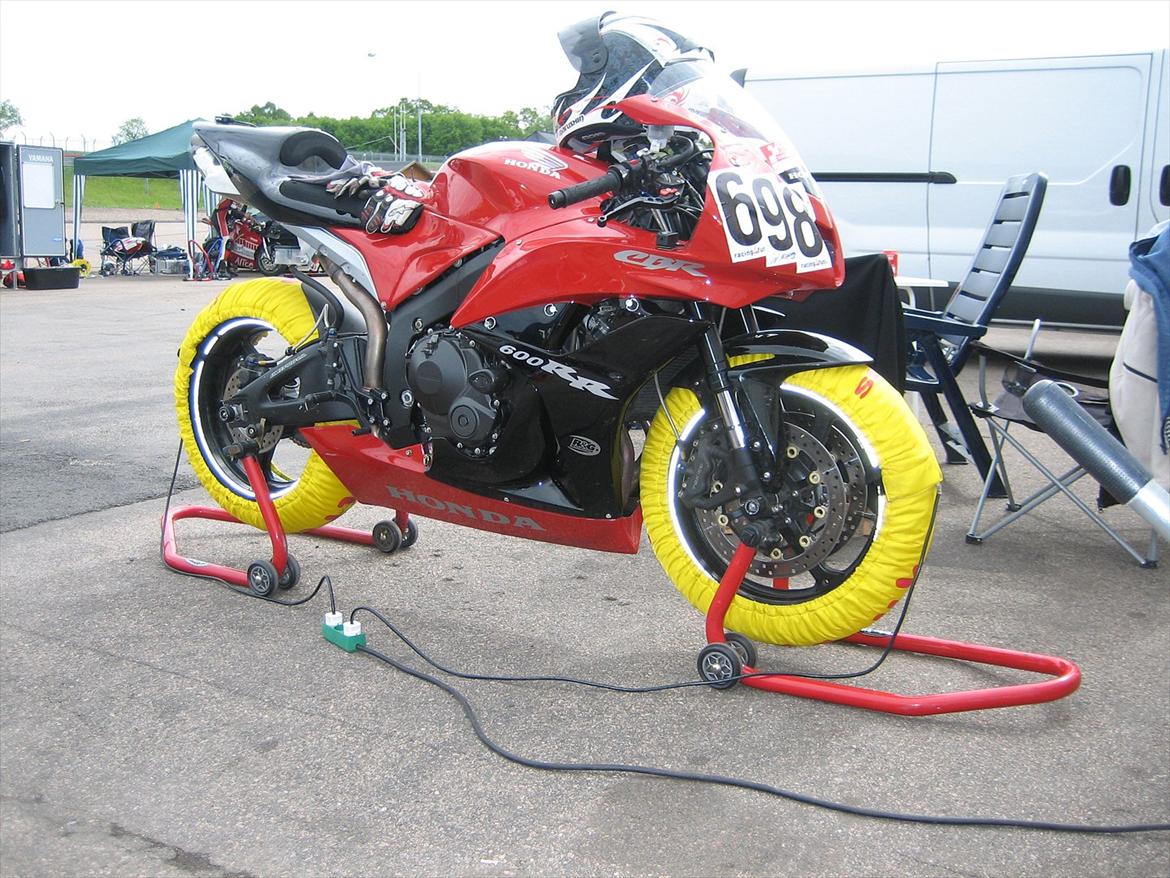 Honda CBR600RR Baneged billede 5