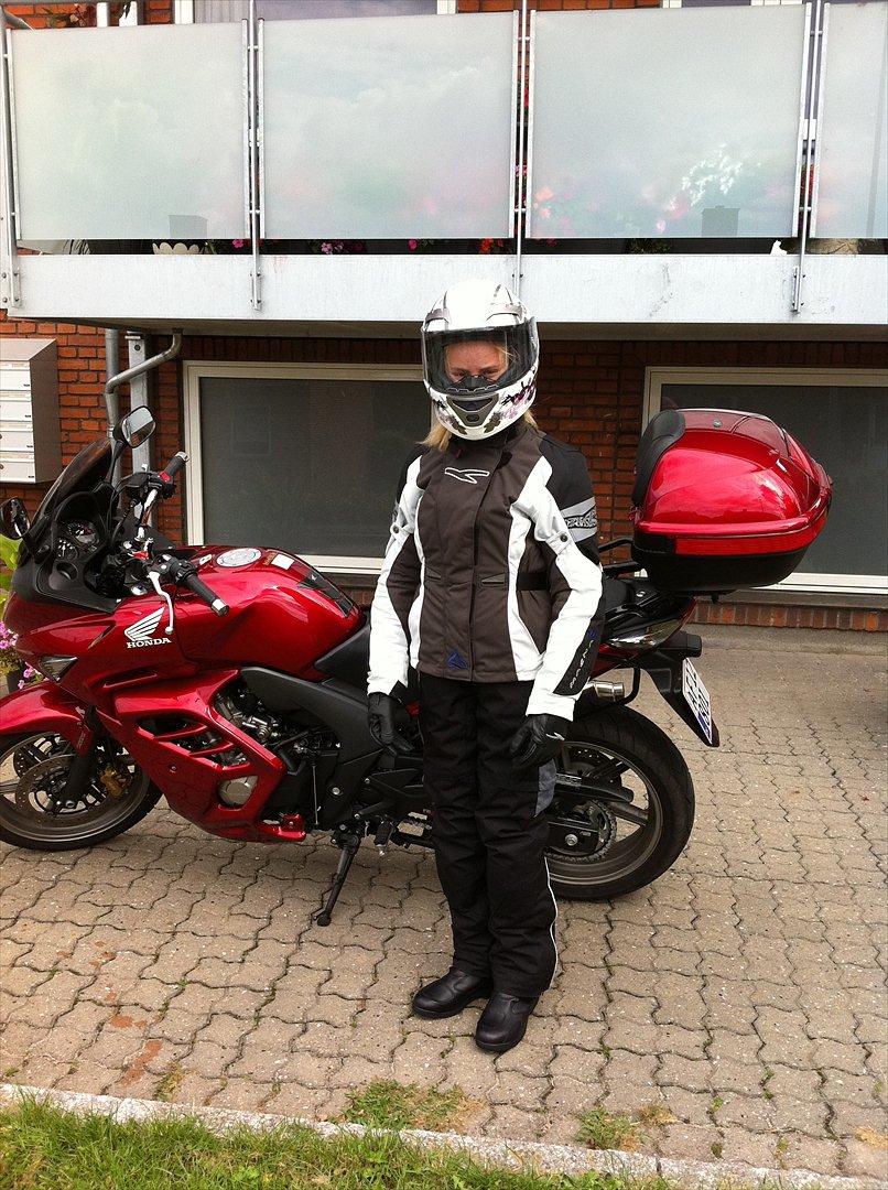 Honda CBF 600 Sa ( Tidligere mc ) - Min Datter er klar til hendes 1.tur på bagsædet. Hyggetur til Middelfart;is og kaffe ved Karoline billede 12