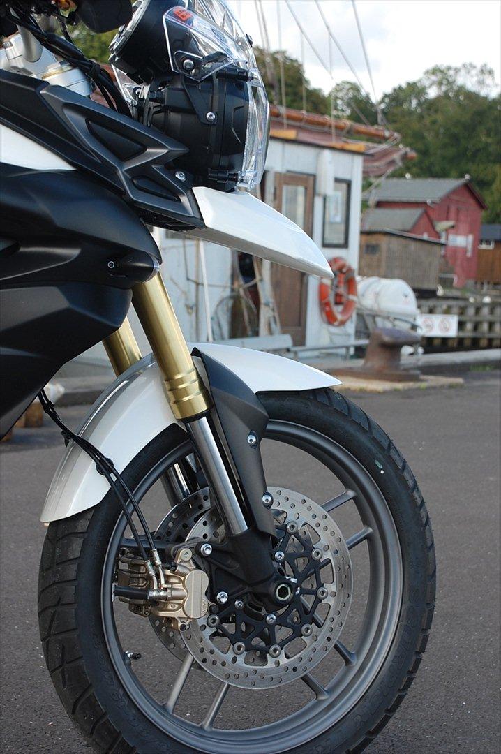 Triumph Tiger 800 - SOLGT - Showa fork og ABS billede 10