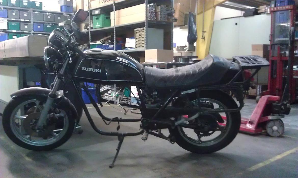 Suzuki gsx 750e (projekt) - købt med afgift, men uden motor billede 2