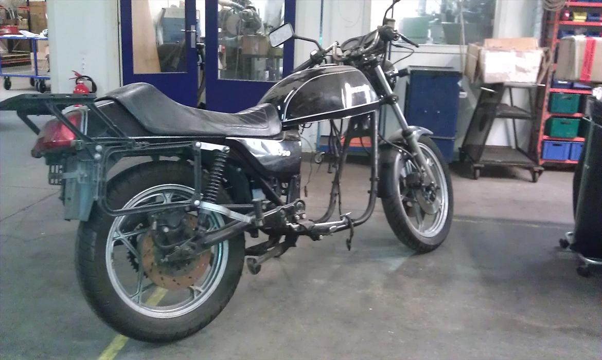 Suzuki gsx 750e (projekt) billede 3