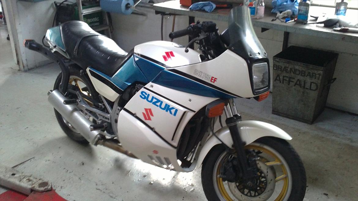 Suzuki GSX 750 EF billede 3