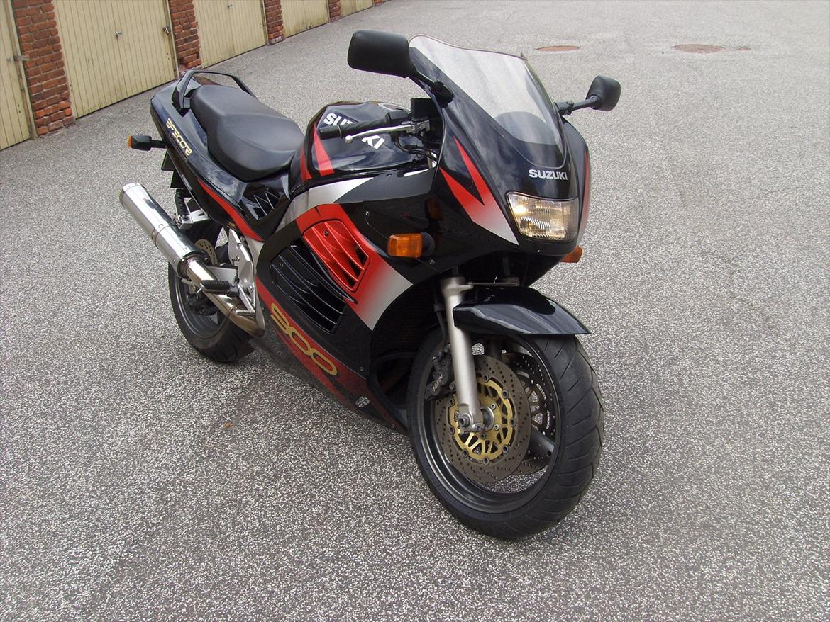 Suzuki RF 900 R billede 5