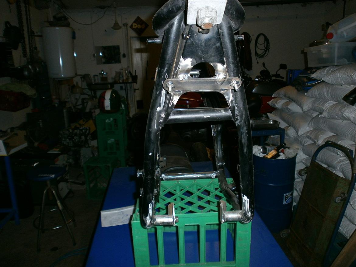 Kawasaki Z900 - små modifikationer. En gammel 900 har ikke lige stellet som den stærke side. men efter en masse arbejde og måle arbejde, er stellet blevet optimeret nu.. billede 3