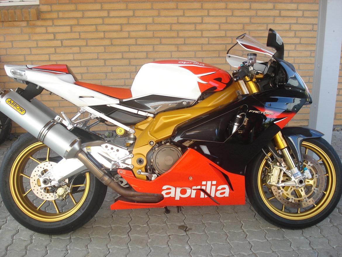 Aprilia RSV 1000R Factory billede 2