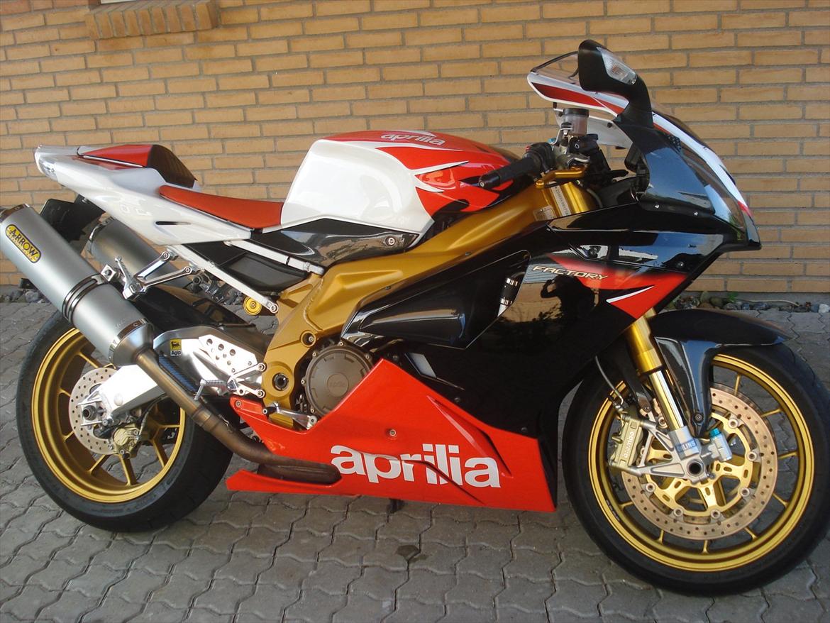 Aprilia RSV 1000R Factory - Mit nye legetøj. billede 1