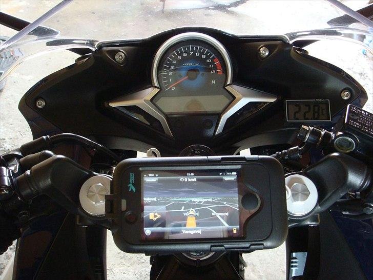Honda CBR 250 RA (SOLGT!) - Iphone monteret. i holder og Navigon app. tændt :-) billede 18