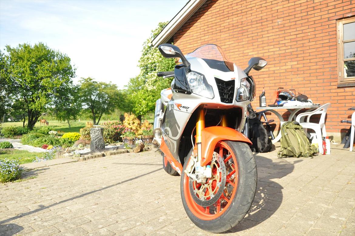 Aprilia RSV 1000 R billede 2