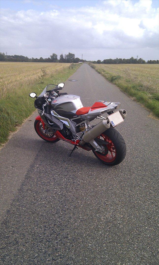 Aprilia RSV 1000 R - Lige efter den blev købt, så stadig med std. udstødning. billede 4