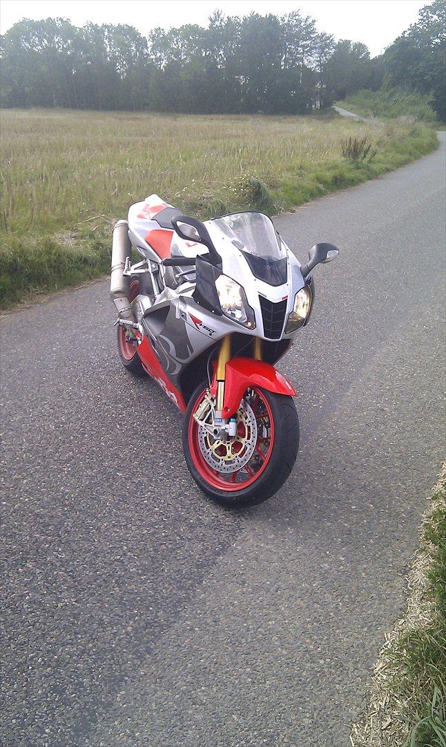 Aprilia RSV 1000 R - Lige efter den blev købt, så stadig med std. udstødning. billede 5