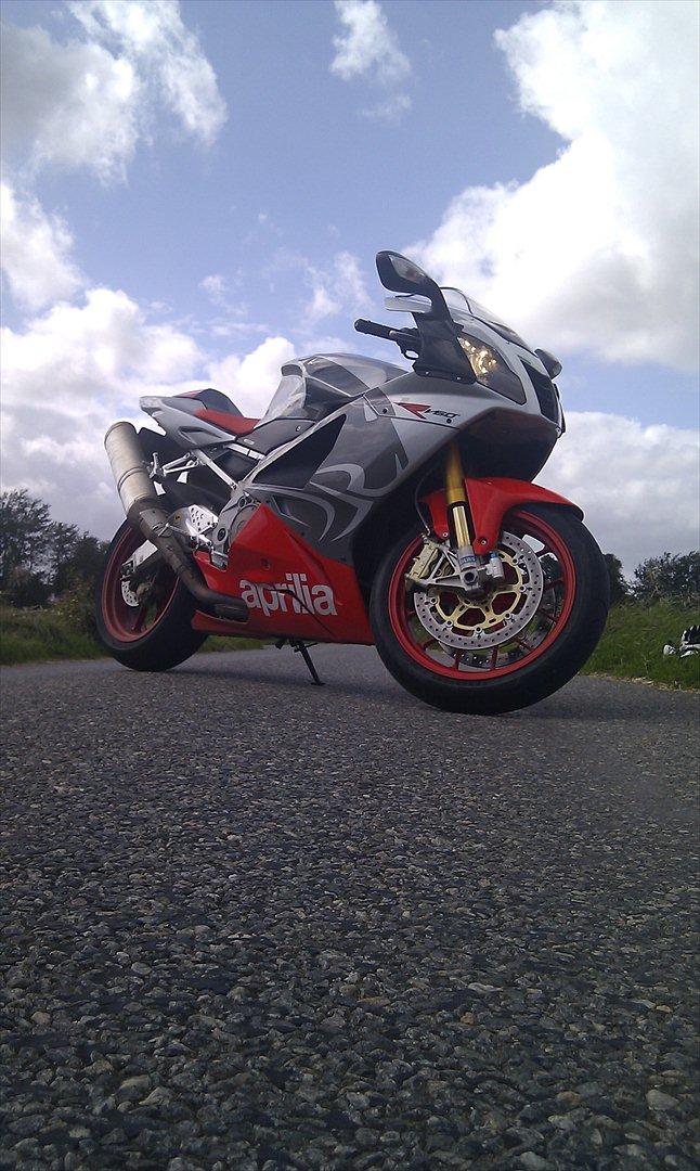 Aprilia RSV 1000 R - Lige efter den blev købt, så stadig med std. udstødning. billede 7
