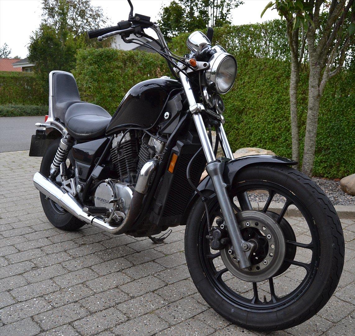 Honda VT700C Shadow "SOLGT" - inden renovering billede 7