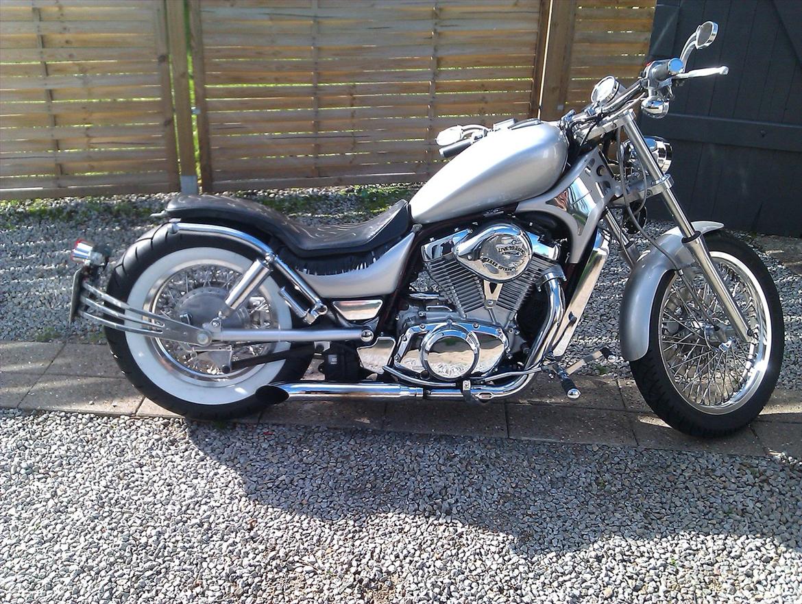 Suzuki INTRUDER - Venter på det nye fordæk... billede 9