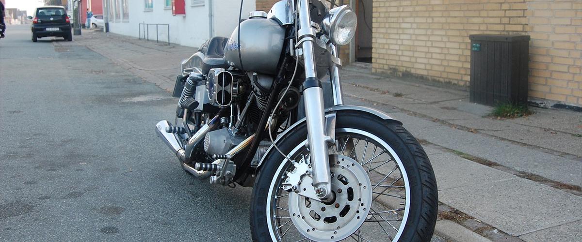 Harley Davidson Shovelhead - 1972 - Ya that,s a real kick starter...