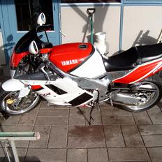 Yamaha fzr1000