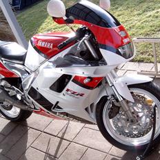 Yamaha fzr1000