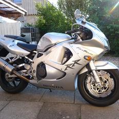 Honda cbr 900 rr fireblade