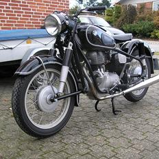 BMW R26