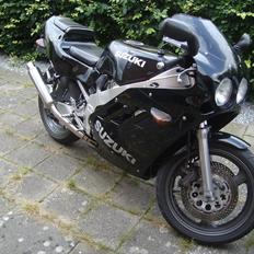 Suzuki GSXR 400 R (GK73A) *Solgt*