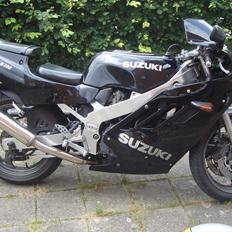 Suzuki GSXR 400 R (GK73A) *Solgt*