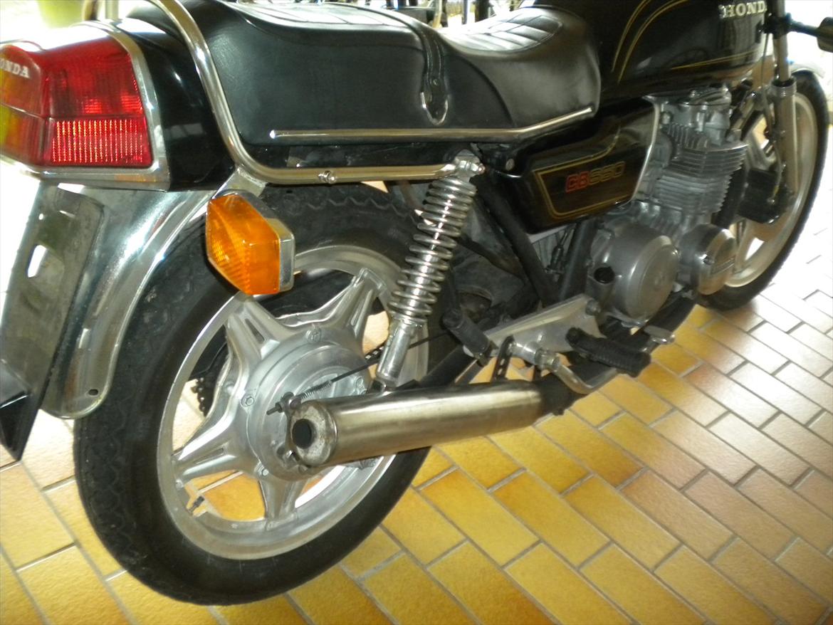 Honda cb650 solgt - Ved ikke hvilken udstødning der er tale om, men ser lidt hjemme gjort ud billede 9