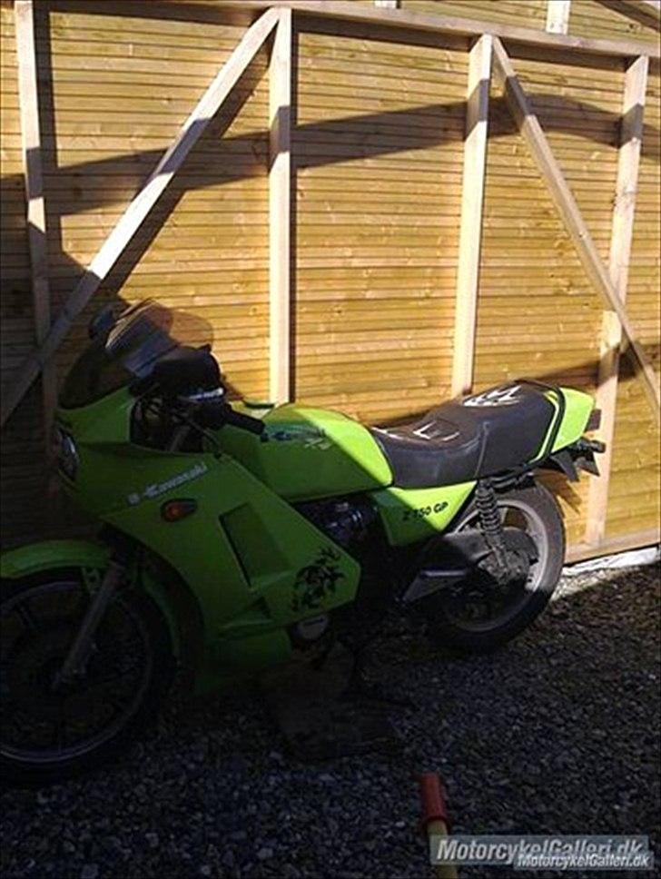 Kawasaki z750R - Som den stod inden pladerne blev rygget af :) ikke noget kønt syn ;) billede 2