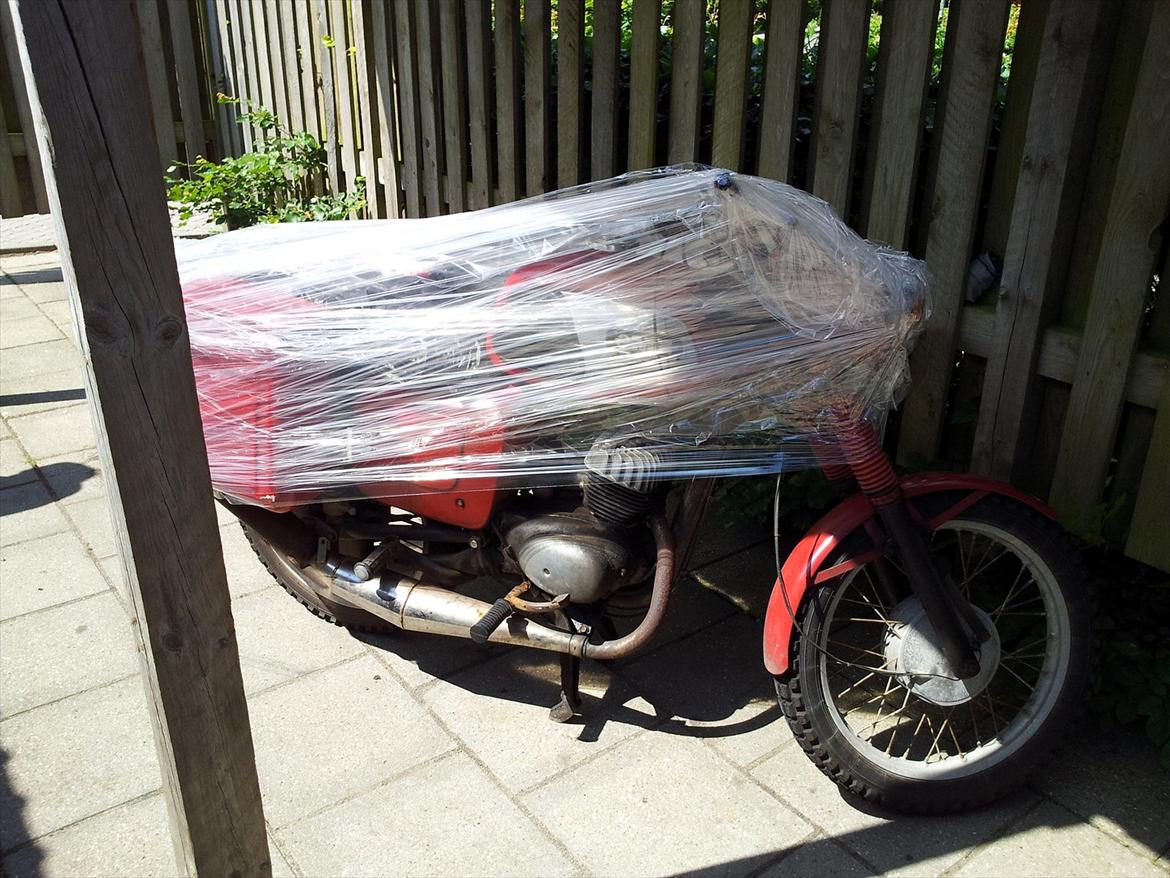 MZ ts 150 - så har lager folkene været på spil, flinke folk man arbejder sammen med.... billede 4