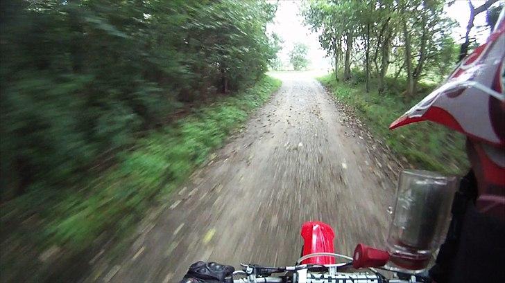 Honda CRF 250R - første trilletur efter den kom hjem.
glæder mig nu til banen! :-) billede 12