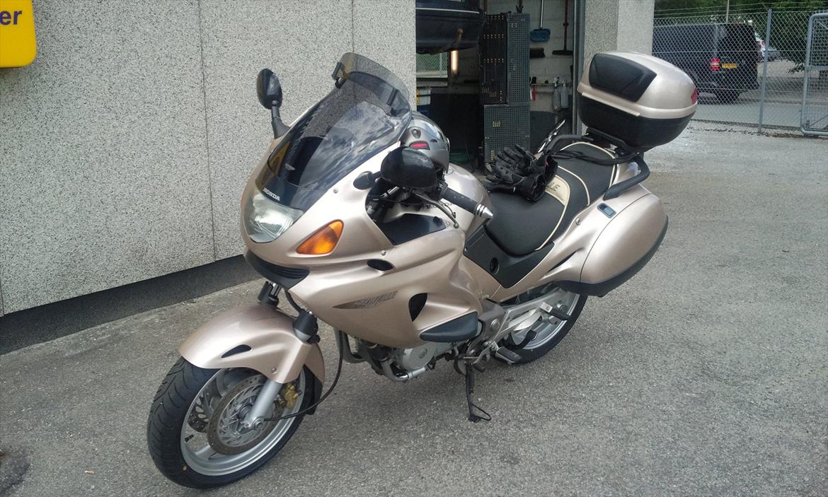 Honda Deauville NT650V  SOLGT billede 1