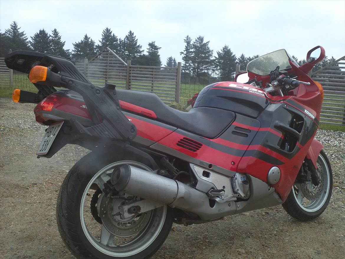 Honda cbr1000f sc24