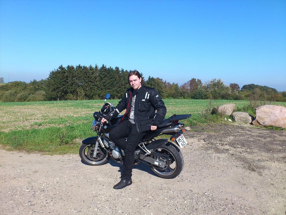 Yamaha FZ-6 N - Den stole ejer sammen med sin fantastiske Fazer billede 5