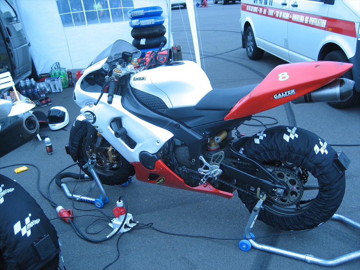 Kawasaki ZX6R (banejern) billede 2