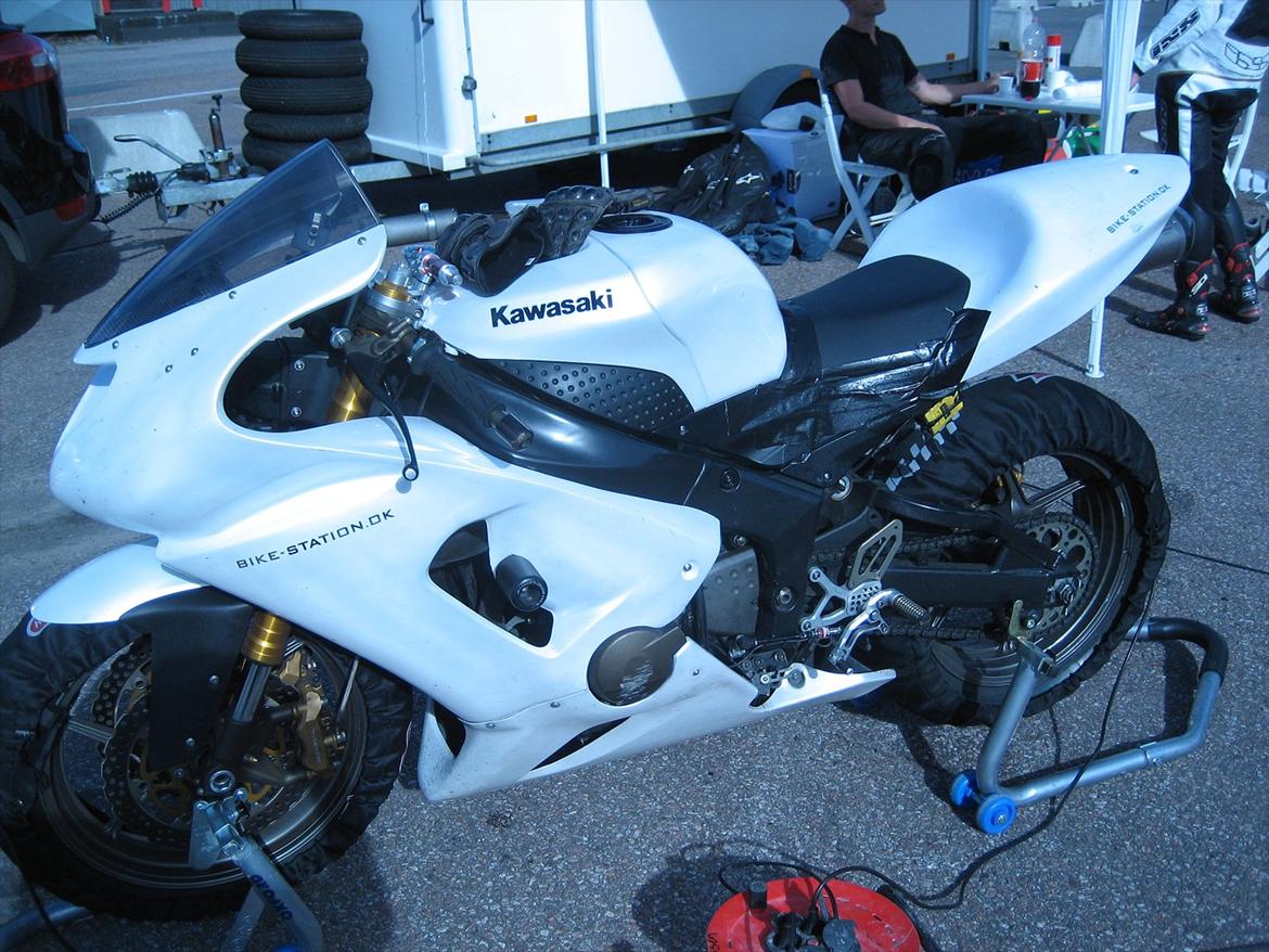 Kawasaki ZX6R (banejern) billede 5