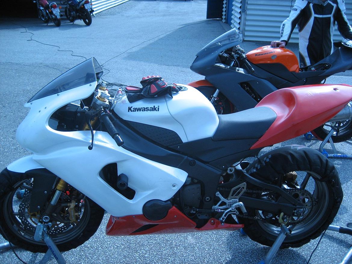 Kawasaki ZX6R (banejern) billede 6