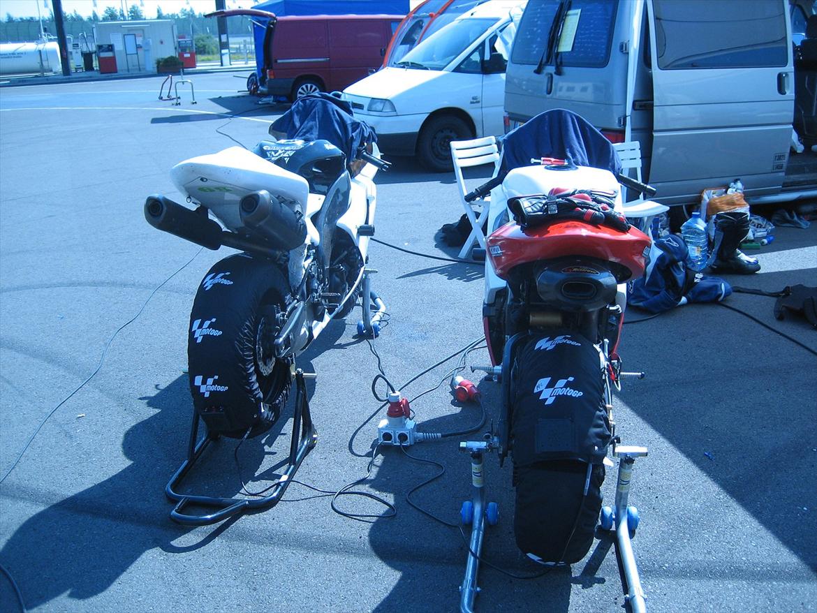 Kawasaki ZX6R (banejern) billede 8