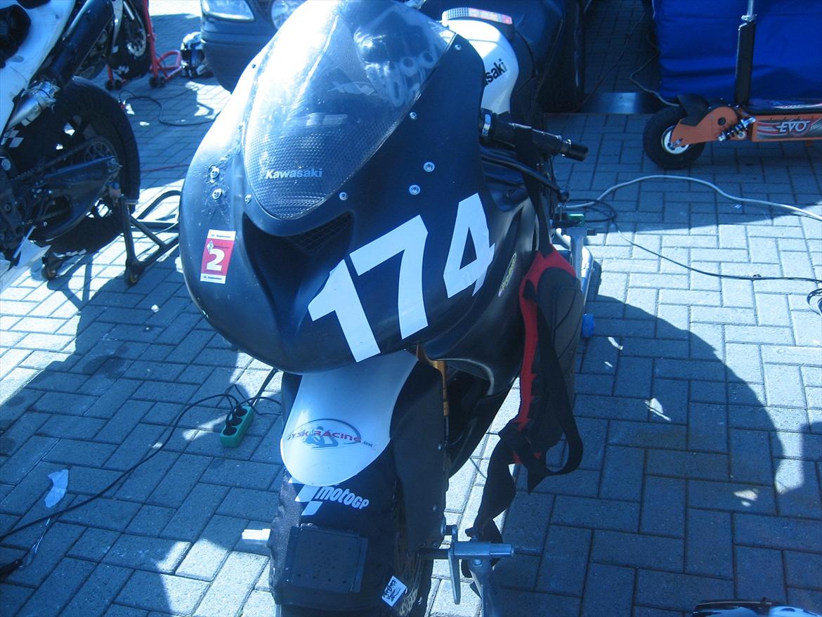 Kawasaki ZX6R (banejern) billede 11