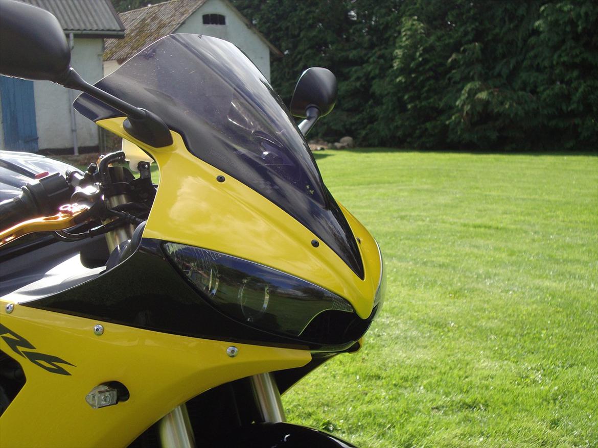 Yamaha R6 billede 3