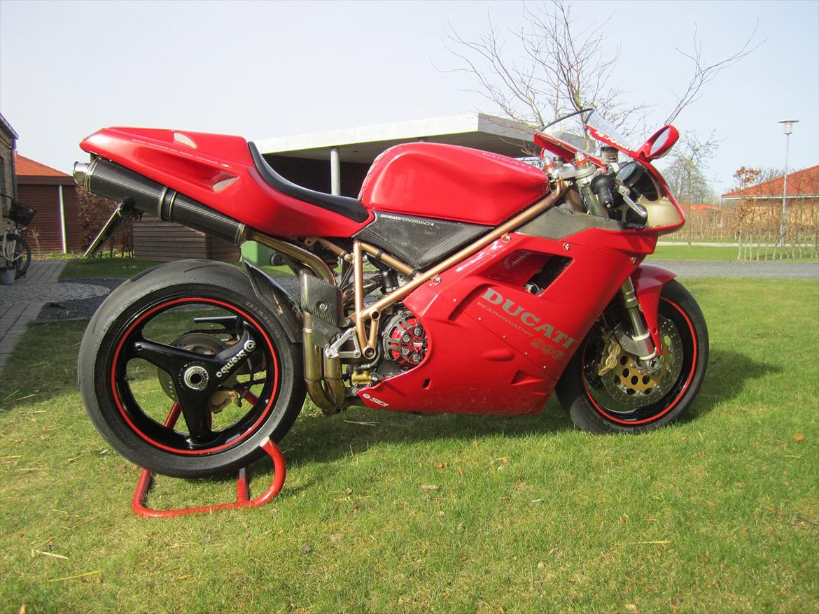 Ducati 916 - Her med sorte fælge billede 1