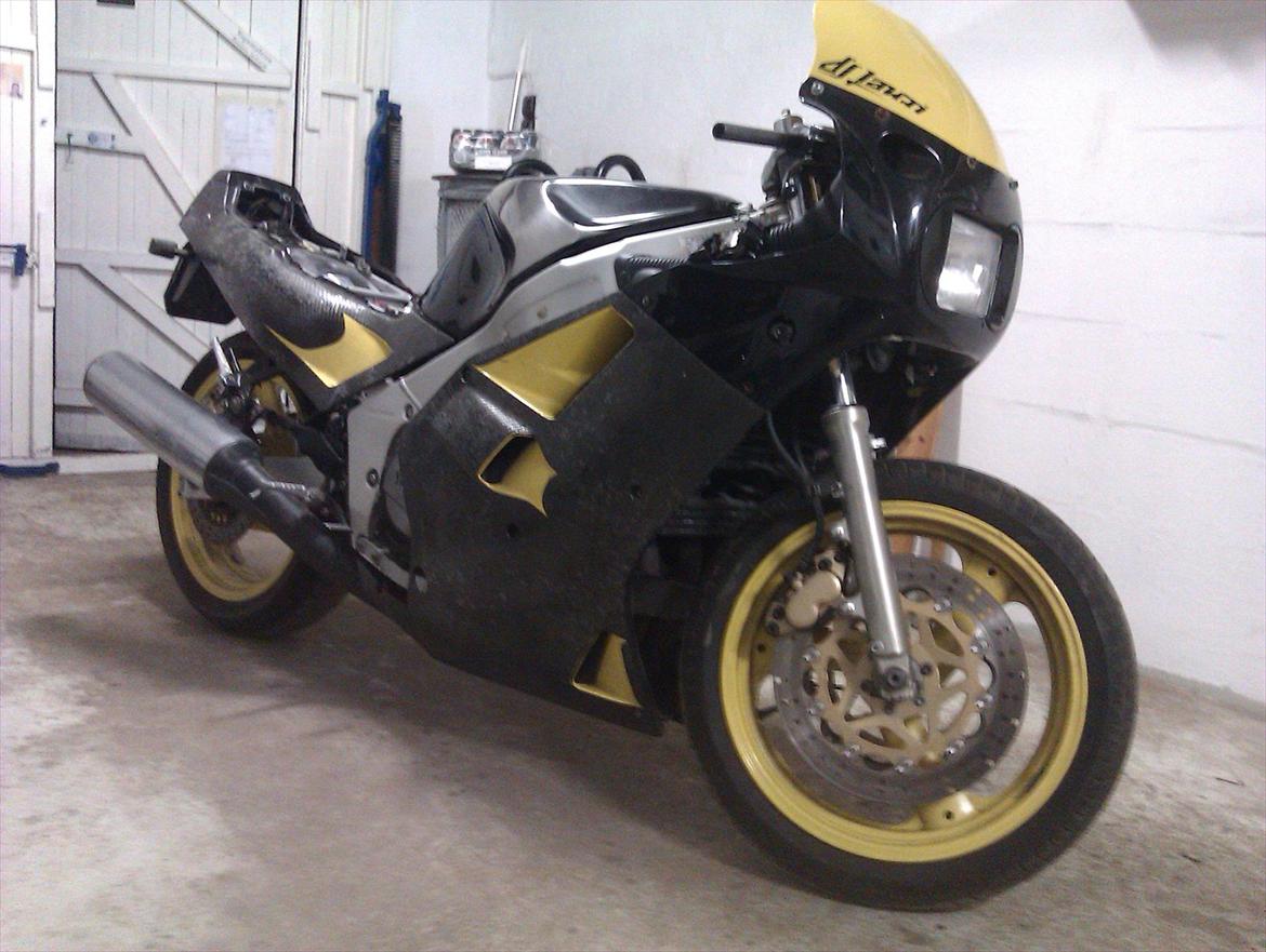 Yamaha FZR - Et ægte 80'er jern :) billede 1