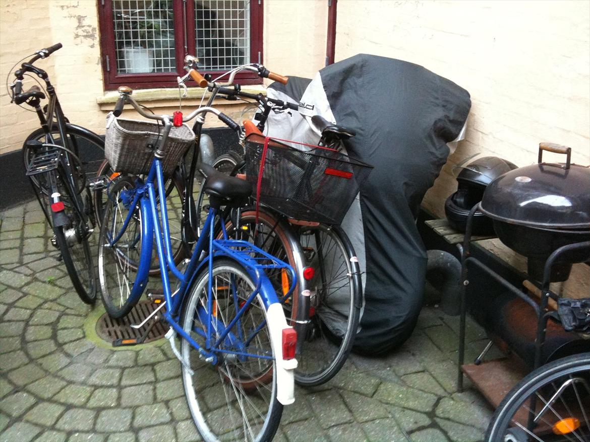 Honda CBR 1000F SC24 - Maskinen er altid prisgivet, når man bor i storbyen :-( billede 13