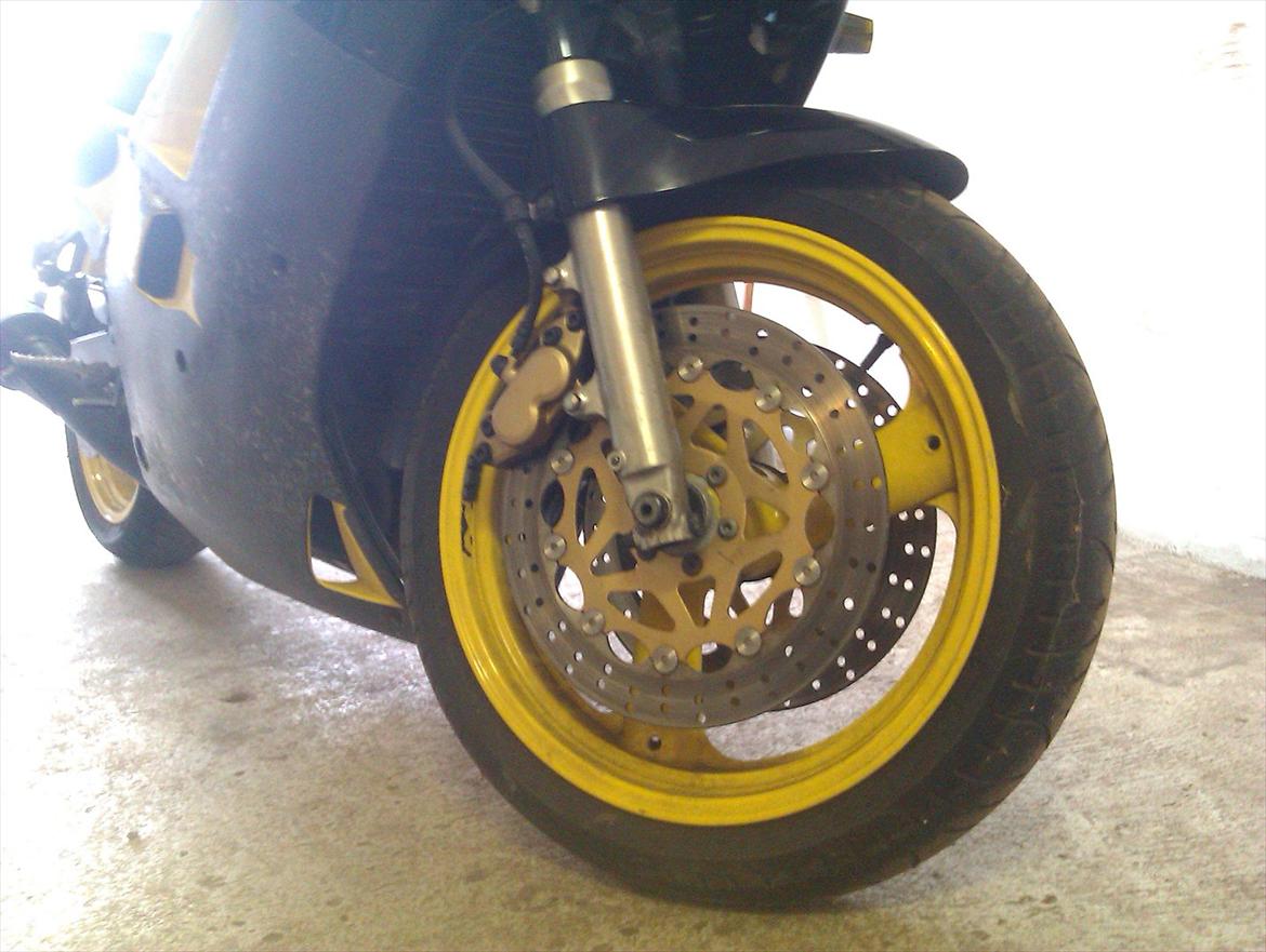 Yamaha FZR billede 7