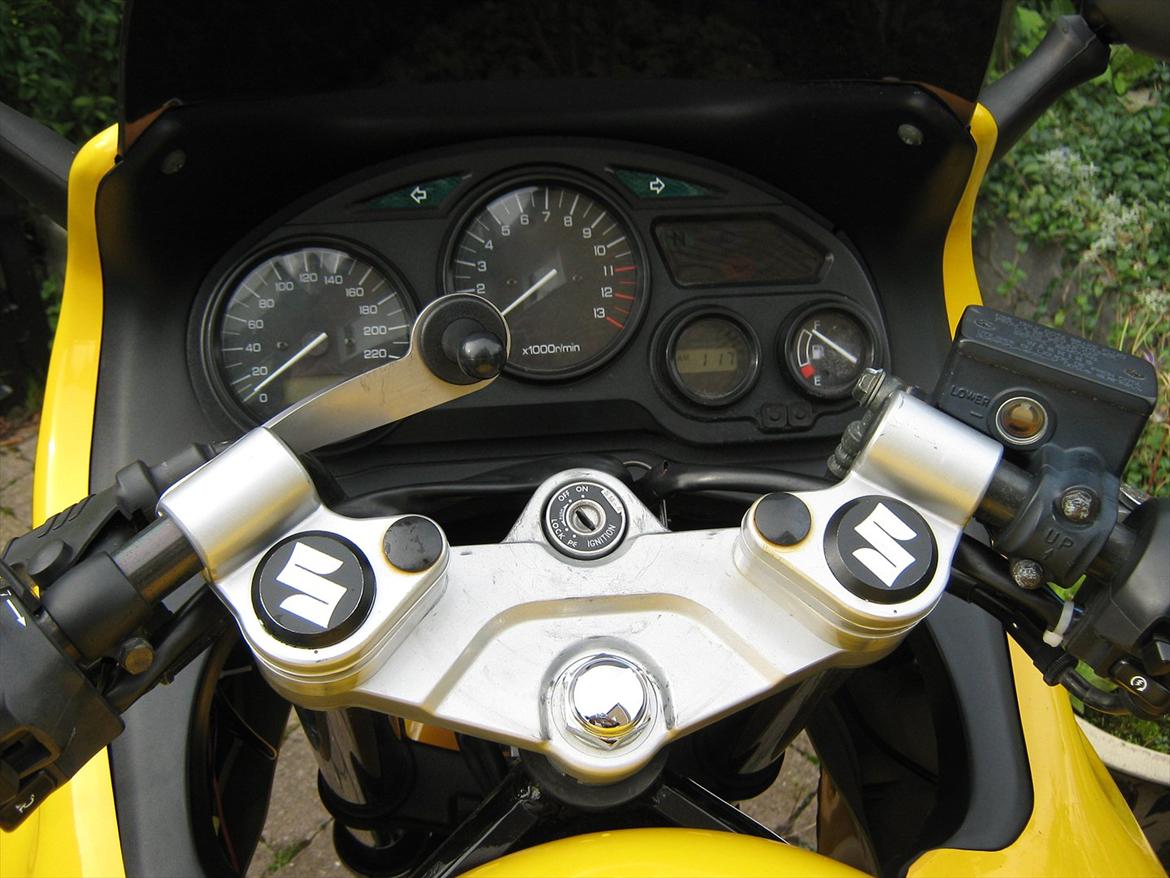 Suzuki gsx 600f - tak til Søren B for de specielle dele  billede 5
