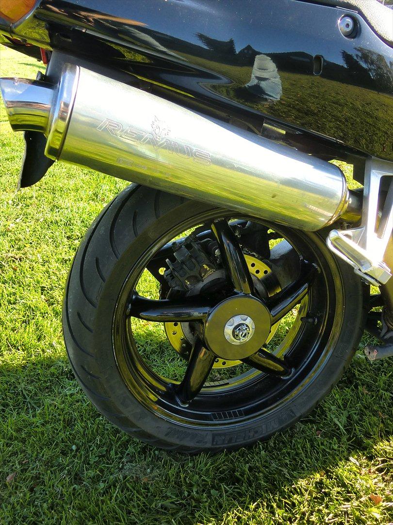 Honda VFR750II - solgt - Glæder mig til, at få min IXIL carbon potte på ! billede 5