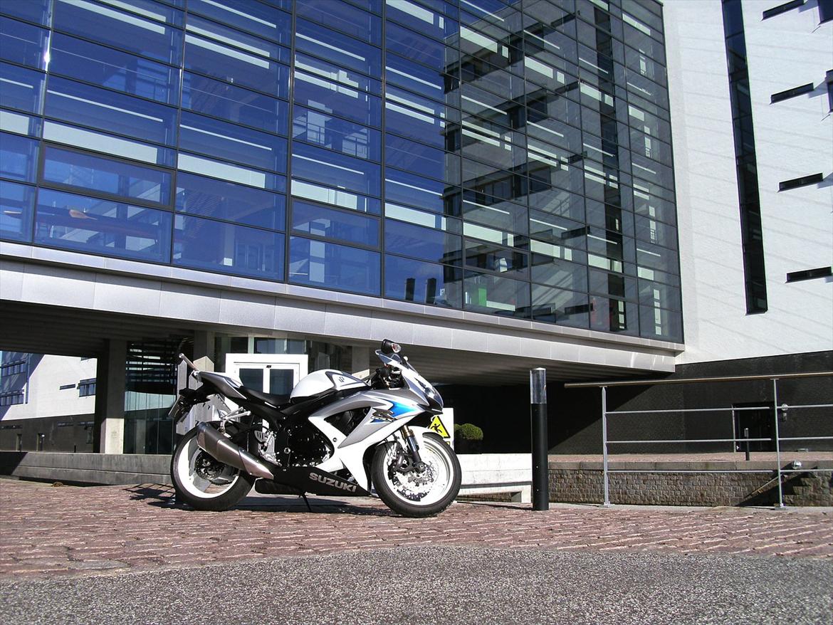 Suzuki GSXR 600 K8  --> Solgt billede 1