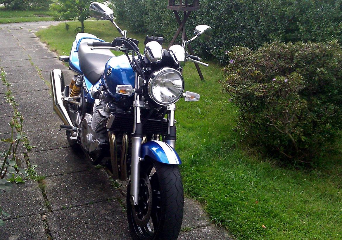 Yamaha XJR 1300 - Billedet er taget med mobiltlf. billede 2